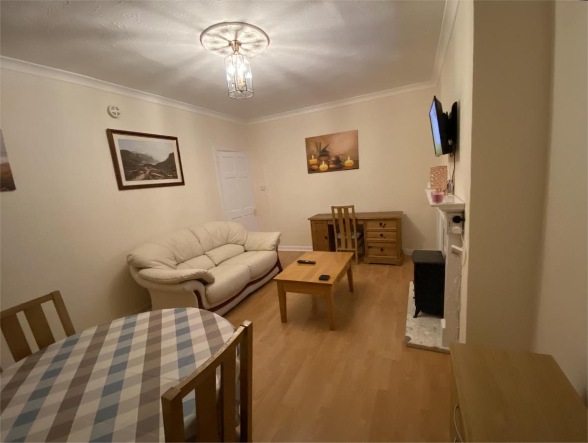 Private Lounge And Double Room Kilwinning Экстерьер фото