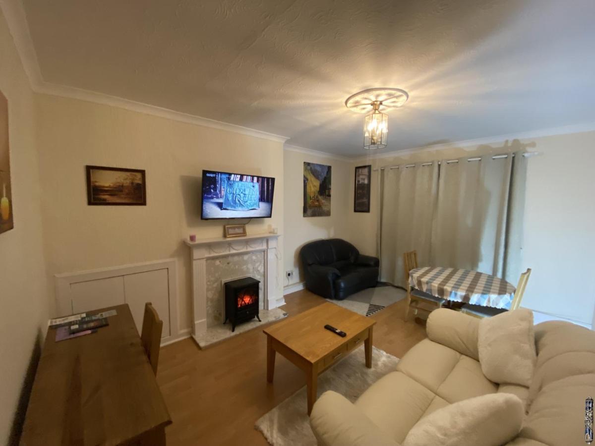 Private Lounge And Double Room Kilwinning Экстерьер фото