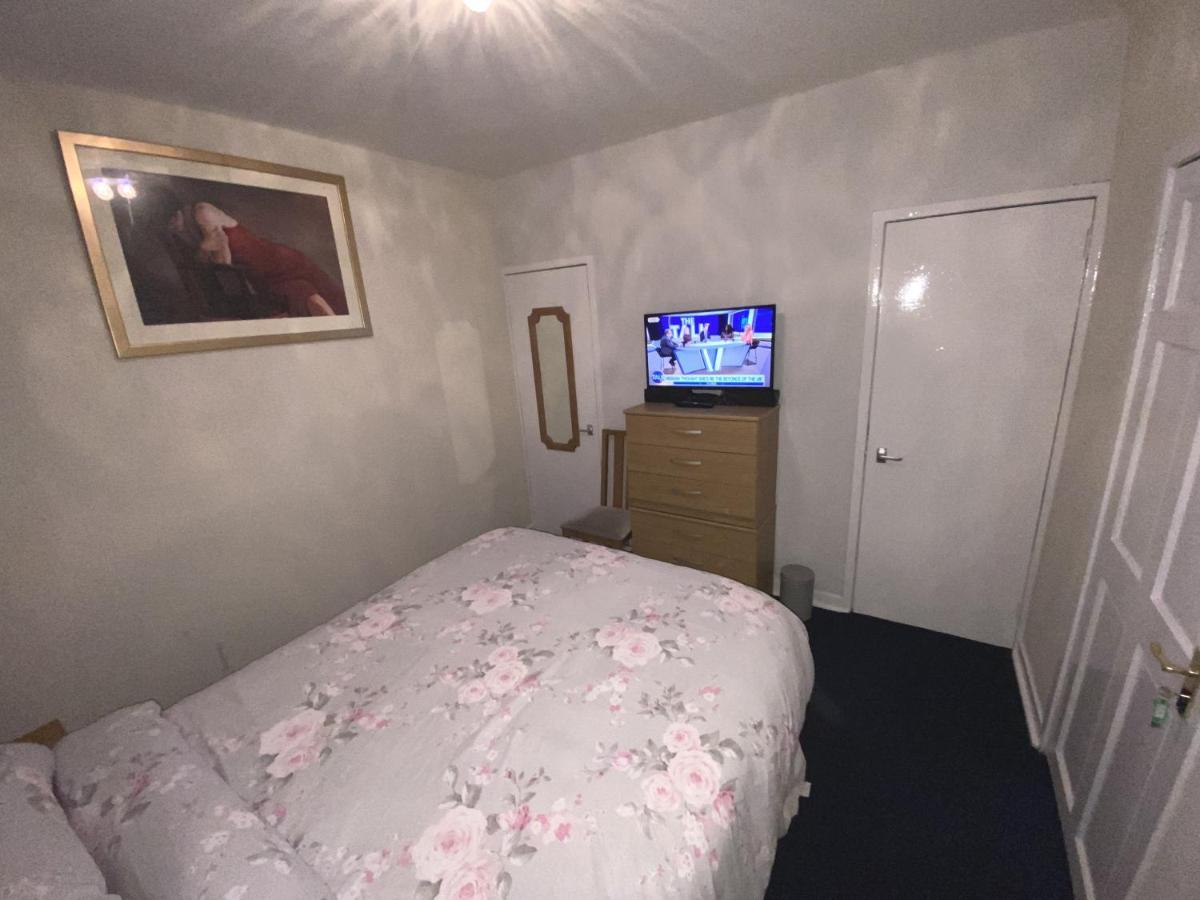 Private Lounge And Double Room Kilwinning Экстерьер фото