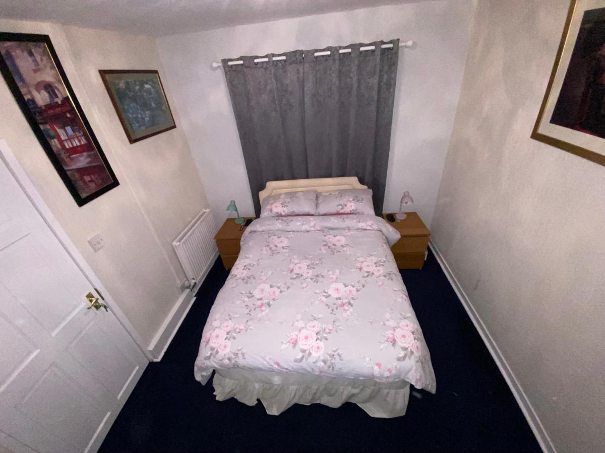 Private Lounge And Double Room Kilwinning Экстерьер фото