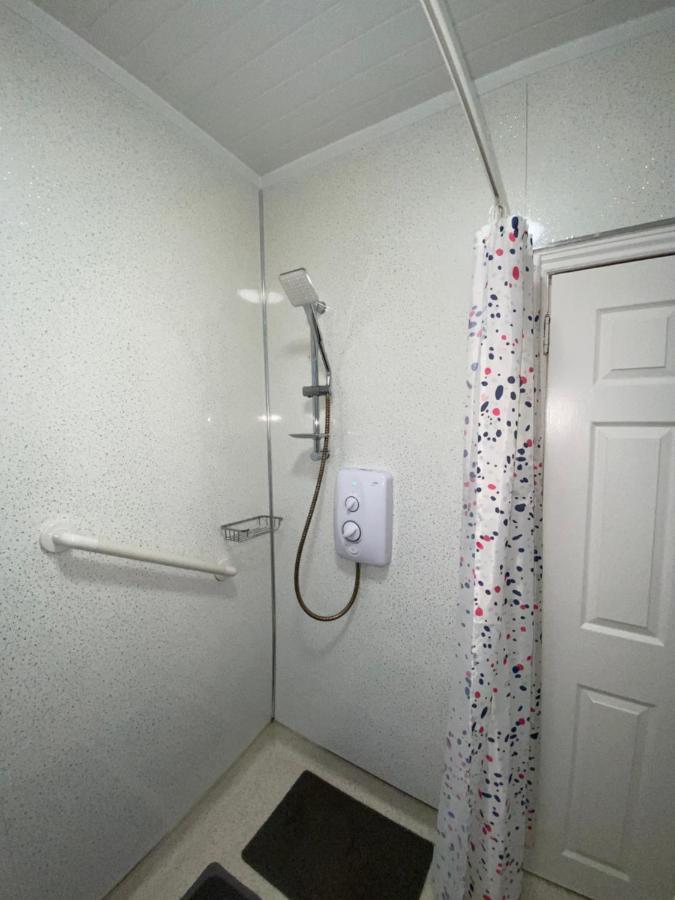 Private Lounge And Double Room Kilwinning Экстерьер фото